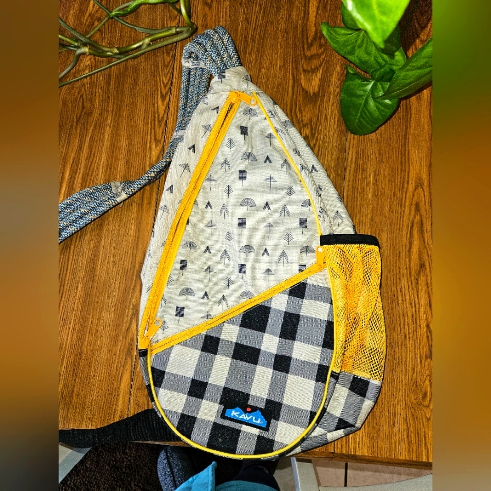 Kavu Sling Bag Paxton Campground Black & Cream